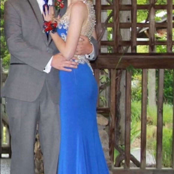 Prom dress - Picture 2 of 8
